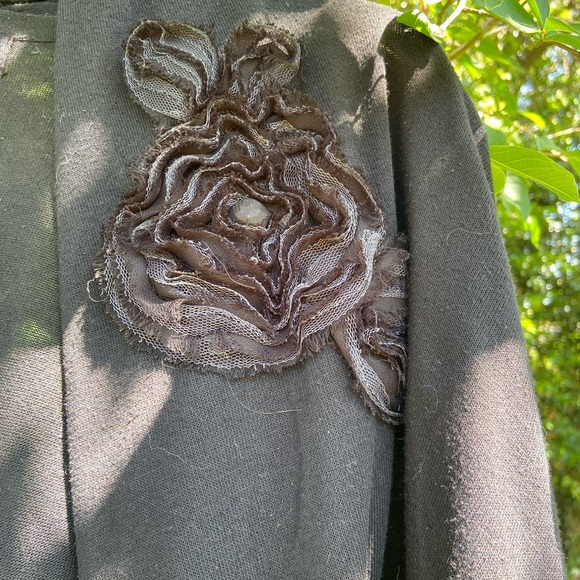 Tempted cardigan,size Small 63% Polyester 34%Rayon 3%Spandex - Picture 3 of 5